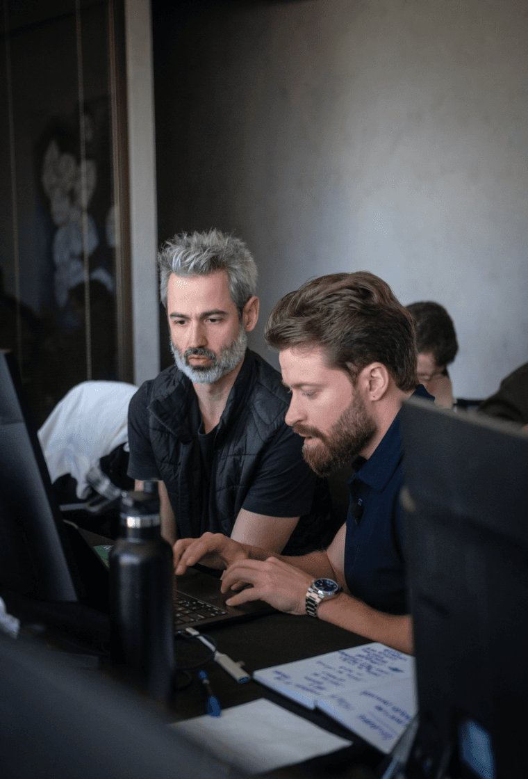 Time da Vibehub Academy em sessão de Vibe Coding